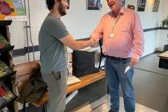 Kedem-Gutkind-ontvangt-zijn-prijs