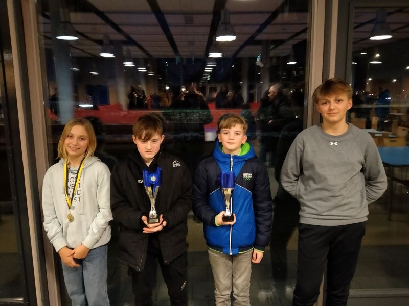 De volledige Asser vertegenwoordiging: v.l.n.r. Isa, Tydo, Wessel en Stijn